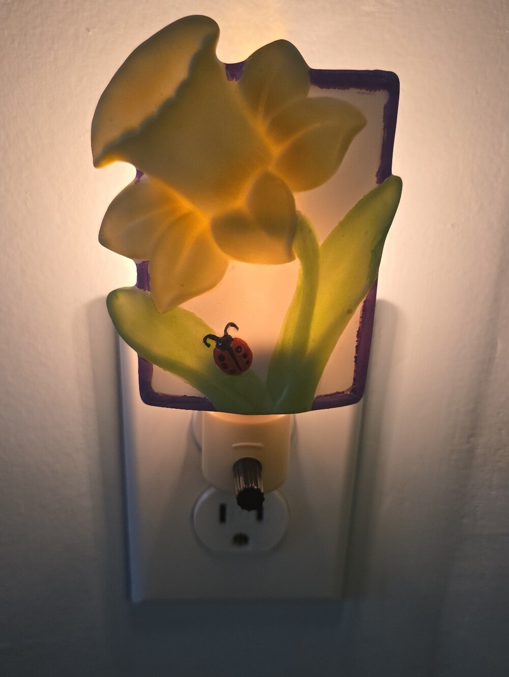 Vintage Ceramic Daffodil Night Light Ladybug Flower Plug In